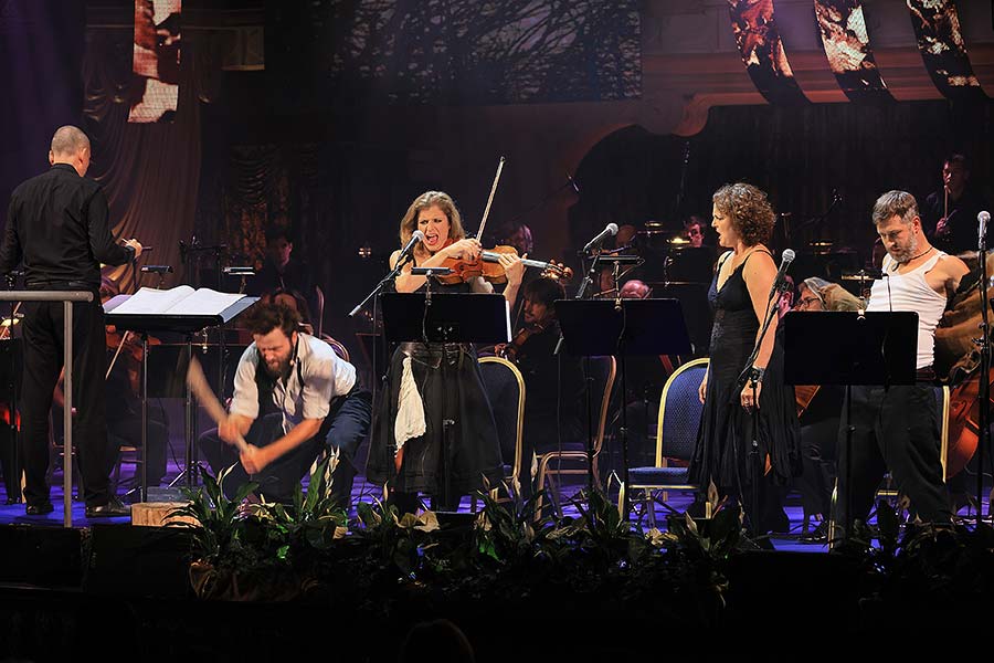 Balada pro banditu - Eva Vrbková, Gabriela Vermelho, Jan Zadražil, Dalibor Buš a Jihočeská filharmonie, Zámecká jízdárna, Mezinárodní hudební festival Český Krumlov 24.9.2020