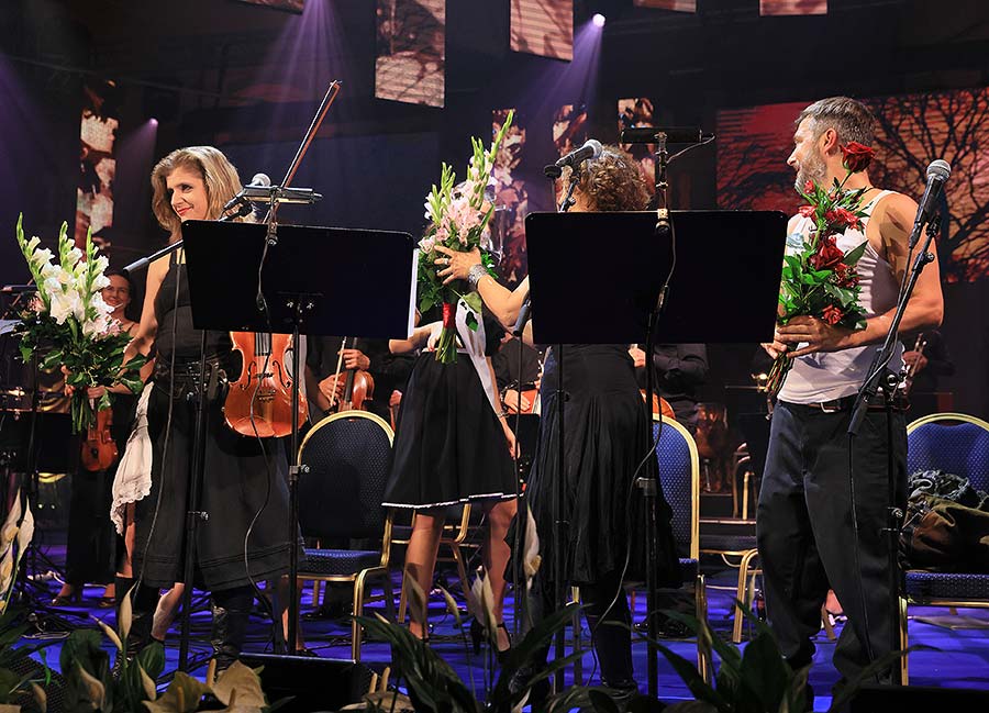 Balada pro banditu - Eva Vrbková, Gabriela Vermelho, Jan Zadražil, Dalibor Buš a Jihočeská filharmonie, Zámecká jízdárna, Mezinárodní hudební festival Český Krumlov 24.9.2020