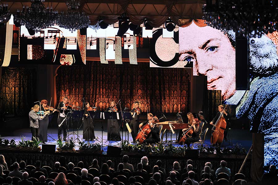 Pavel Šporcl (violin, conductor), Vilém Veverka (aboe), PKF – Prague Philharmonia, Castle Riding hall, Internationales Musikfestival Český Krumlov, 25.9.2020