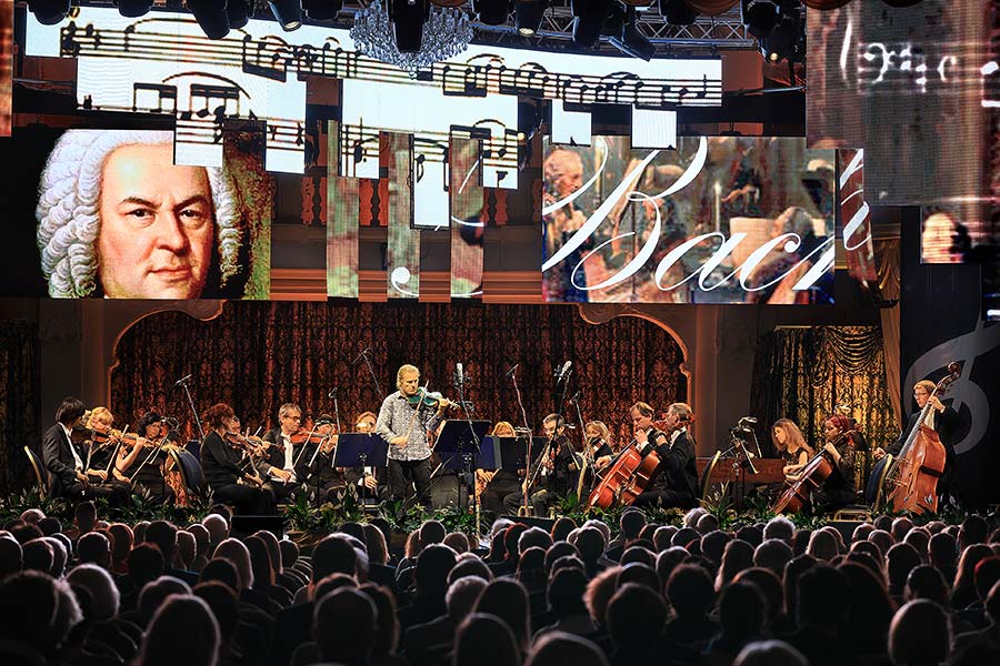 Pavel Šporcl (violin, conductor), Vilém Veverka (aboe), PKF – Prague Philharmonia, Castle Riding hall, Internationales Musikfestival Český Krumlov, 25.9.2020