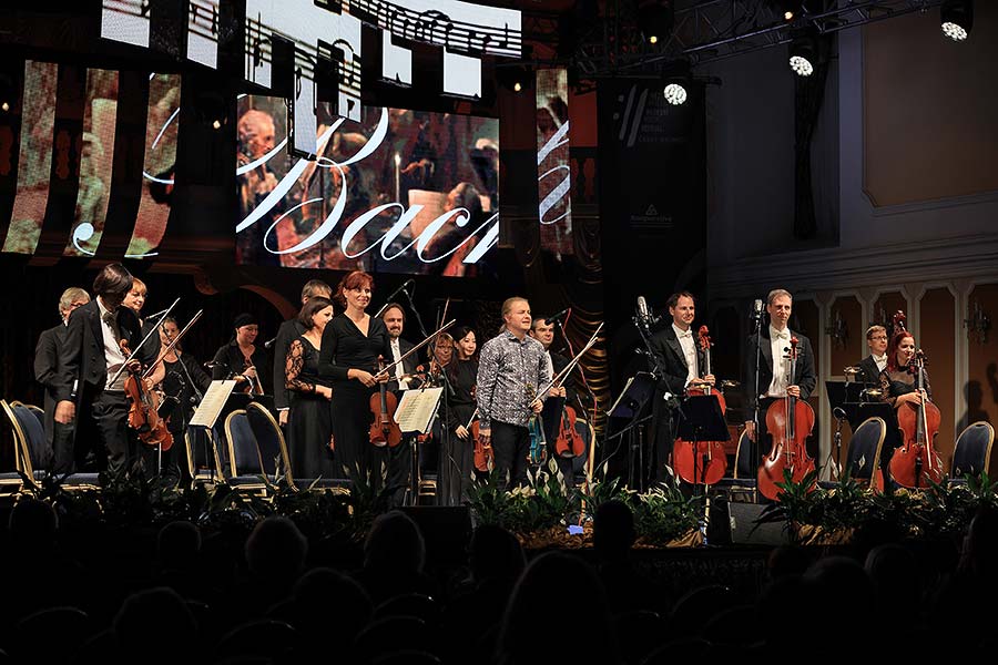 Pavel Šporcl (housle, dirigent), Vilém Veverka (hoboj), PKF – Prague Philharmonia, Zámecká jízdárna, Mezinárodní hudební festival Český Krumlov 25.9.2020