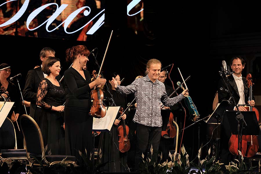 Pavel Šporcl (violin, conductor), Vilém Veverka (aboe), PKF – Prague Philharmonia, Castle Riding hall, Internationales Musikfestival Český Krumlov, 25.9.2020