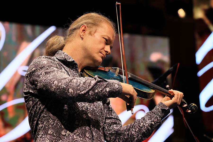 Pavel Šporcl (housle, dirigent), Vilém Veverka (hoboj), PKF – Prague Philharmonia, Zámecká jízdárna, Mezinárodní hudební festival Český Krumlov 25.9.2020