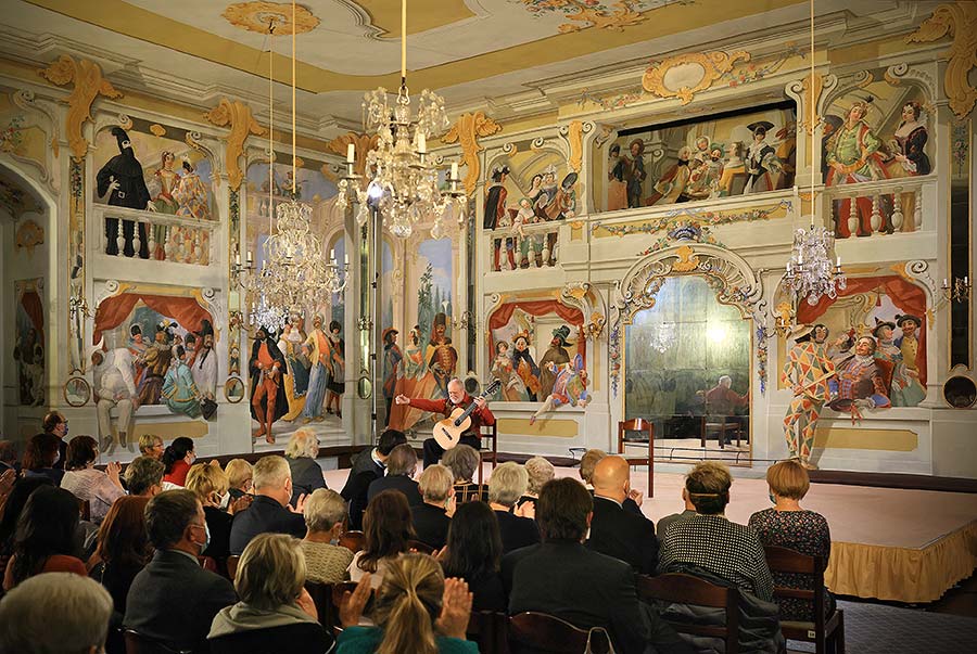 Štěpán Rak, Jan-Matěj Rak (guitar), Masquerade Hall, Internationales Musikfestival Český Krumlov 30.9.2020