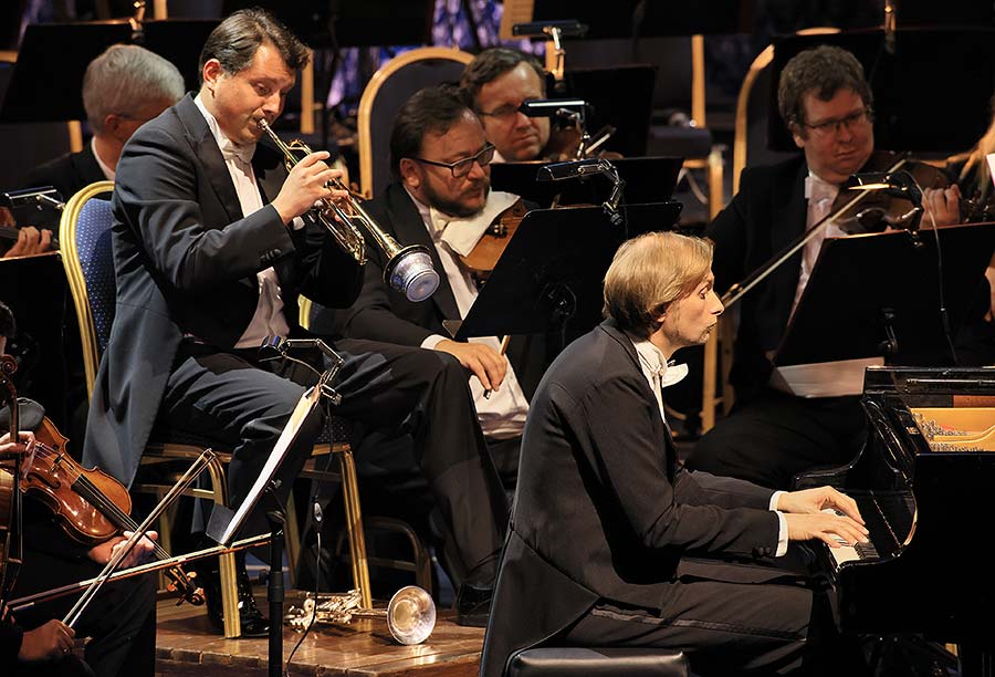 Závěrečný koncert - Ivo Kahánek (klavír), Česká filharmonie, dirigent: Semjon Byčkov, Zámecká jízdárna, Mezinárodní hudební festival Český Krumlov 3.10.2020