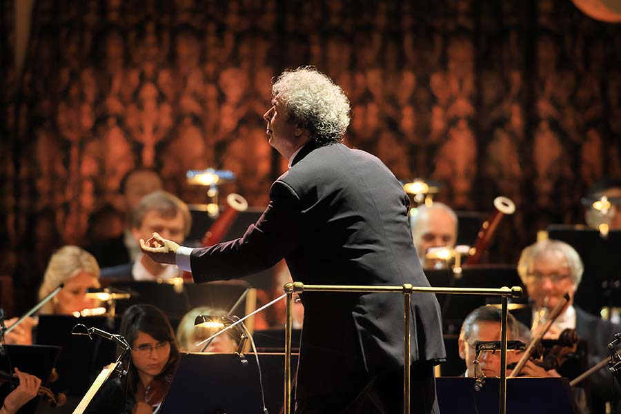 Závěrečný koncert - Ivo Kahánek (klavír), Česká filharmonie, dirigent: Semjon Byčkov, Zámecká jízdárna, Mezinárodní hudební festival Český Krumlov 3.10.2020