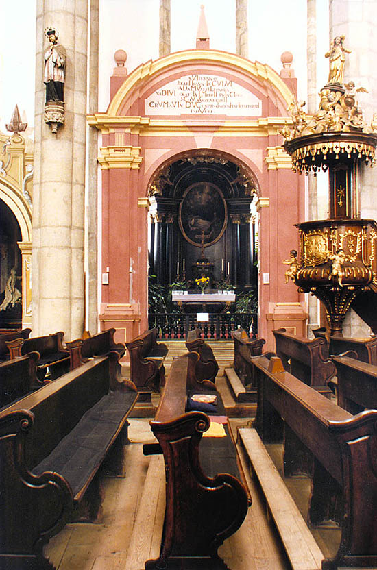 Church of St. Vitus in Český Krumlov, view of entrance into chapel of Jan Nepomuk