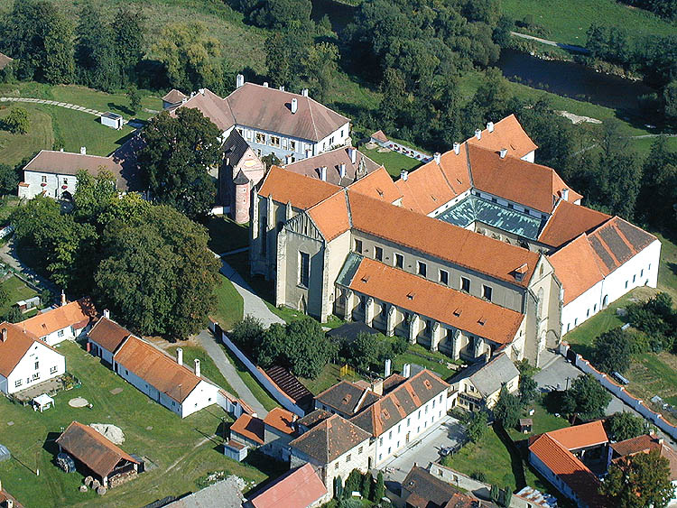 Klášter Zlatá Koruna, letecký pohled, foto: Lubor Mrázek