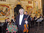 Mistr Josef Suk po svém vystoupení v Maškarním sále zámku Český Krumlov, Festival komorní hudby Český Krumlov 2000, foto: Lubor Mrázek 