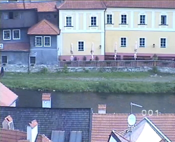 webcam - Náplavka, terasa restaurace Papa´s na břehu Vltavy, Český Krumlov
