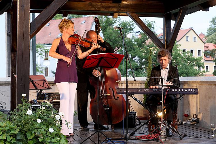 Jazz Trio - Věra Křížková (sing, violin), Jiří Růžička (Piano), Vít Fiala (bass), 2.7.2009, Chamber Music Festival Český Krumlov