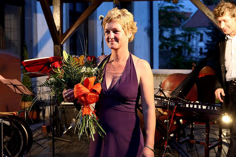 Jazz Trio - Věra Křížková (sing, violin), Jiří Růžička (Piano), Vít Fiala (bass), 2.7.2009, Chamber Music Festival Český Krumlov