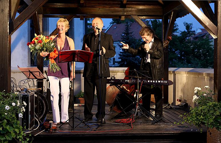 Jazzové trio - Věra Křížková (zpěv, housle), Jiří Růžička (klavír), Vít Fiala (kontrabas), 2.7.2009, Festival komorní hudby Český Krumlov