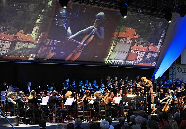 17.07.2009 - F.X.Thuri: Wassermusik für Český Krumlov, Die Nordböhmische Philharmonie Teplice, Kühn gemischter Chor, Schola Gregoriana Pragensis, Solists, Dirigent: Charles Olivieri-Munroe, Internationales Musikfestival Český Krumlov 2009