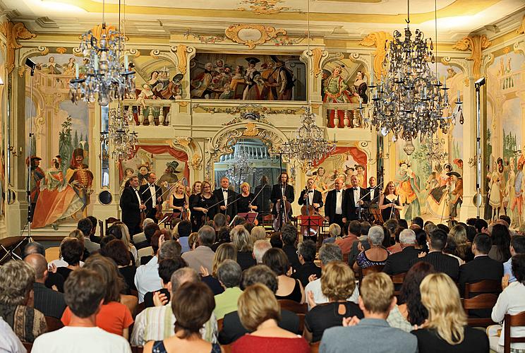 31.07.2009 - Sungho Chang (Jižní Korea) - kytara, Meehae Ryo (Jižní Korea) - violoncello, Český komorní orchestr, Mezinárodní hudební festival Český Krumlov