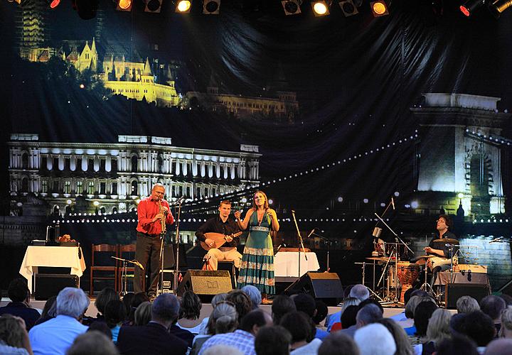 01.08.2009 - Maďarský večer - Palya Bea kvartet (Maďarsko), Taneční soubor Kéve (Maďarsko), Mezinárodní hudební festival Český Krumlov