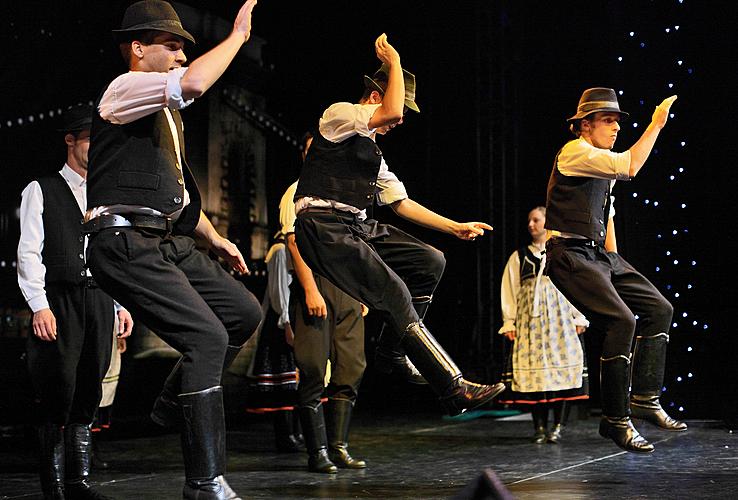 01.08.2009 - Maďarský večer - Palya Bea kvartet (Maďarsko), Taneční soubor Kéve (Maďarsko), Mezinárodní hudební festival Český Krumlov