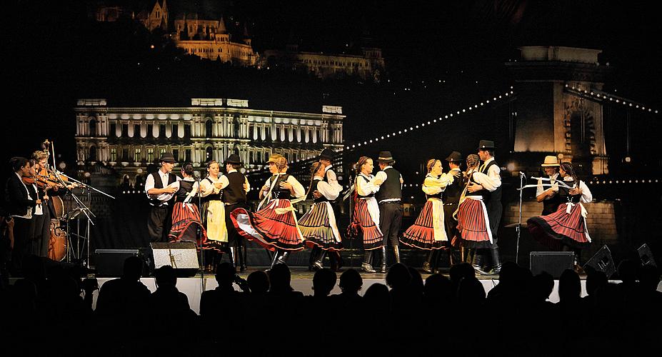 01.08.2009 - Maďarský večer - Palya Bea kvartet (Maďarsko), Taneční soubor Kéve (Maďarsko), Mezinárodní hudební festival Český Krumlov