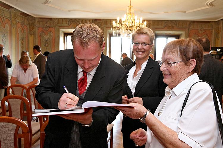 The story of Český Krumlov - book-signing event introducing a publication on the town's history, 28.9.2009