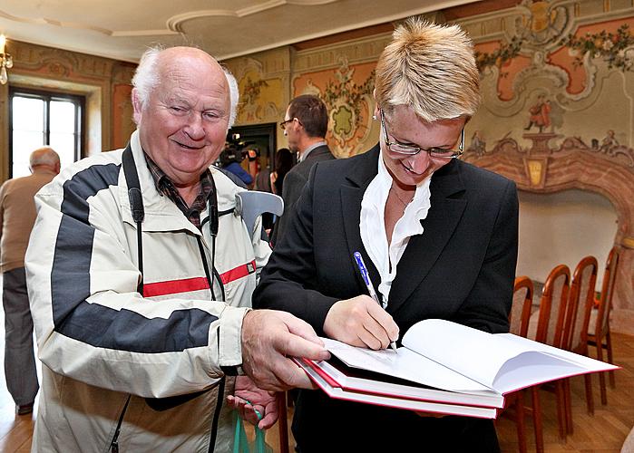 The story of Český Krumlov - book-signing event introducing a publication on the town's history, 28.9.2009