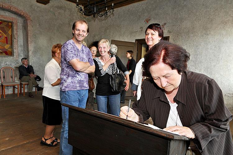 The story of Český Krumlov - book-signing event introducing a publication on the town's history, 28.9.2009