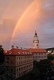 Zámecká věž a Hrádek v Českém Krumlově, srpnový podvečer a duha, foto: Lubor Mrázek