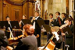 Hommage a Mozart - 250. výročí narození, Gabriela Demeterová (housle) a Czech Moravian Virtuosi, dirigent Jiří Novák, 5.8.2006, Královský hudební festival Zlatá Koruna, foto: © 2006 Lubor Mrázek 