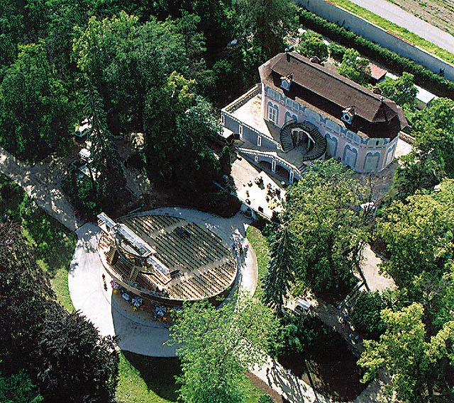 Freilichtbühne mit drehbarem Zuschauerraum, Archiv OIS