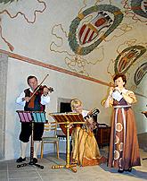 Skupina Gajdoši během vystoupení na hudebních prohlídkách zámku Český Krumlov (Hudba v proměnách času), Festival komorní hudby Český Krumlov 2000, foto: Lubor Mrázek 