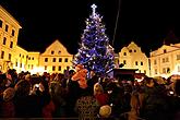 Eröffnung des Advents und Anzündung der Kerzen am Weihnachtsbaum 