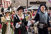 Feierlicher historischer Umzug durch die Stad 