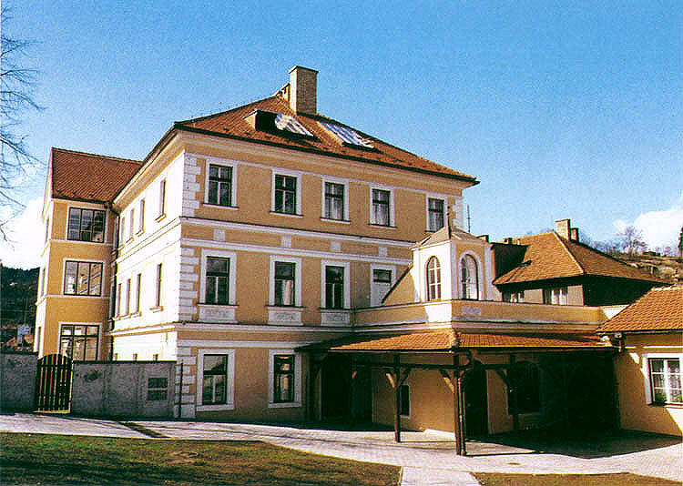 Budova školy, archiv OIS, 1591b