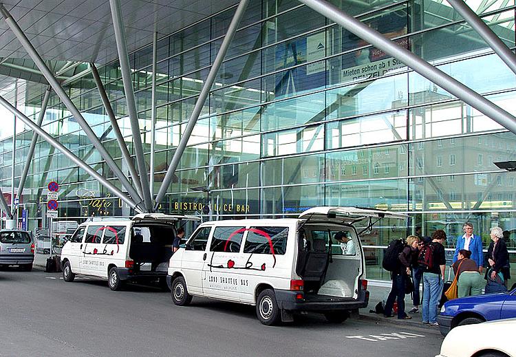 Shuttle Lobo - transport, transfer, carry, move, convey