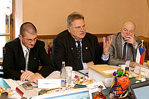 Generalkonservator des Bayerischen Landesamtes für Denkmalpflege Prof. Dr. Egon Johannes Greipl und Vertreter des Verieines Glaube und Heimat Pfr. Siegfried Weber und Robert Baierl, Foto: © Lubor Mrázek 