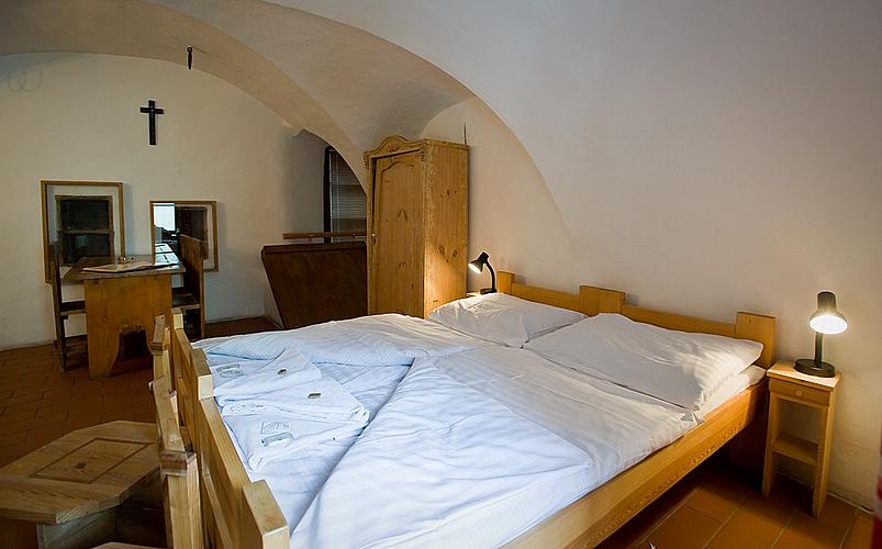 Včelka Emilka, 2 + 0, Hotel U Malého Vítka