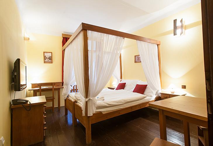 Žabák Bonifác, 4 + 0, Hotel U Malého Vítka